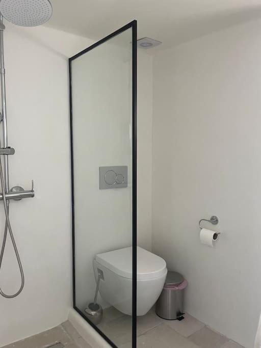 Cozy, Spacious, Newly Renovated Flat In Adamas 外观 照片