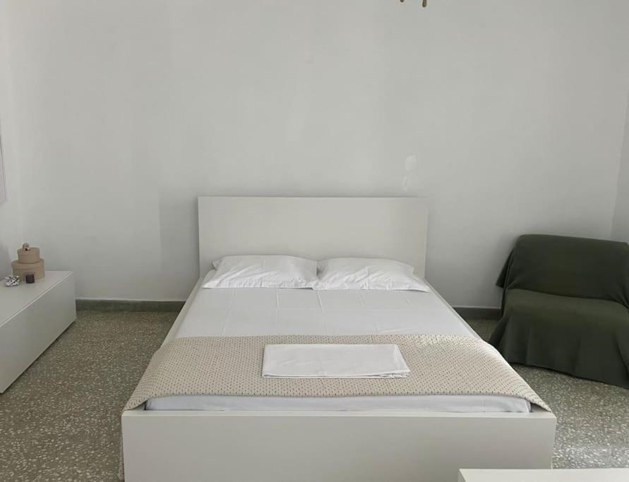 Cozy, Spacious, Newly Renovated Flat In Adamas 外观 照片